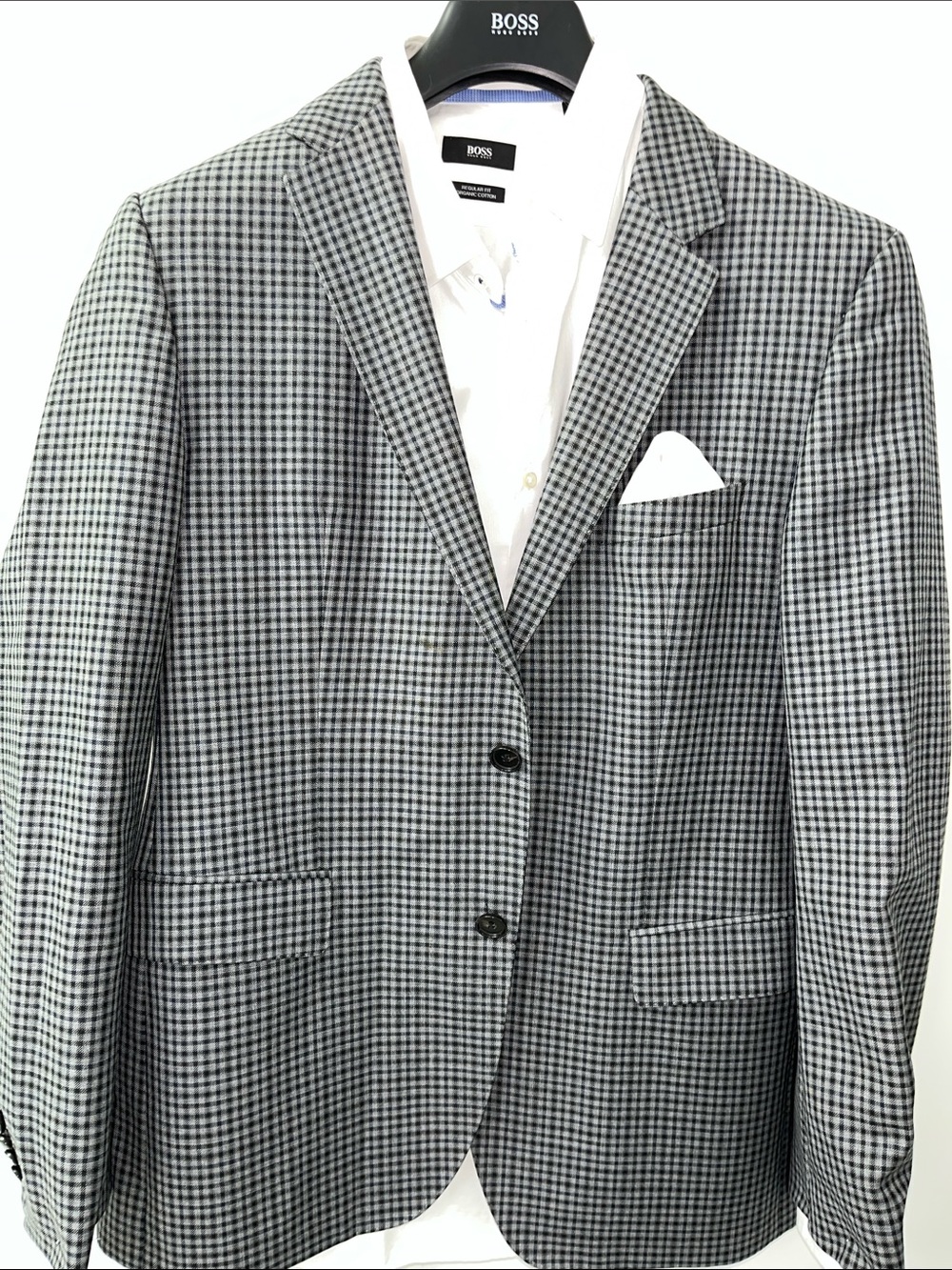 Hugo Boss Black & Gray Micro-Check Sport Coat Size 42 Like New.